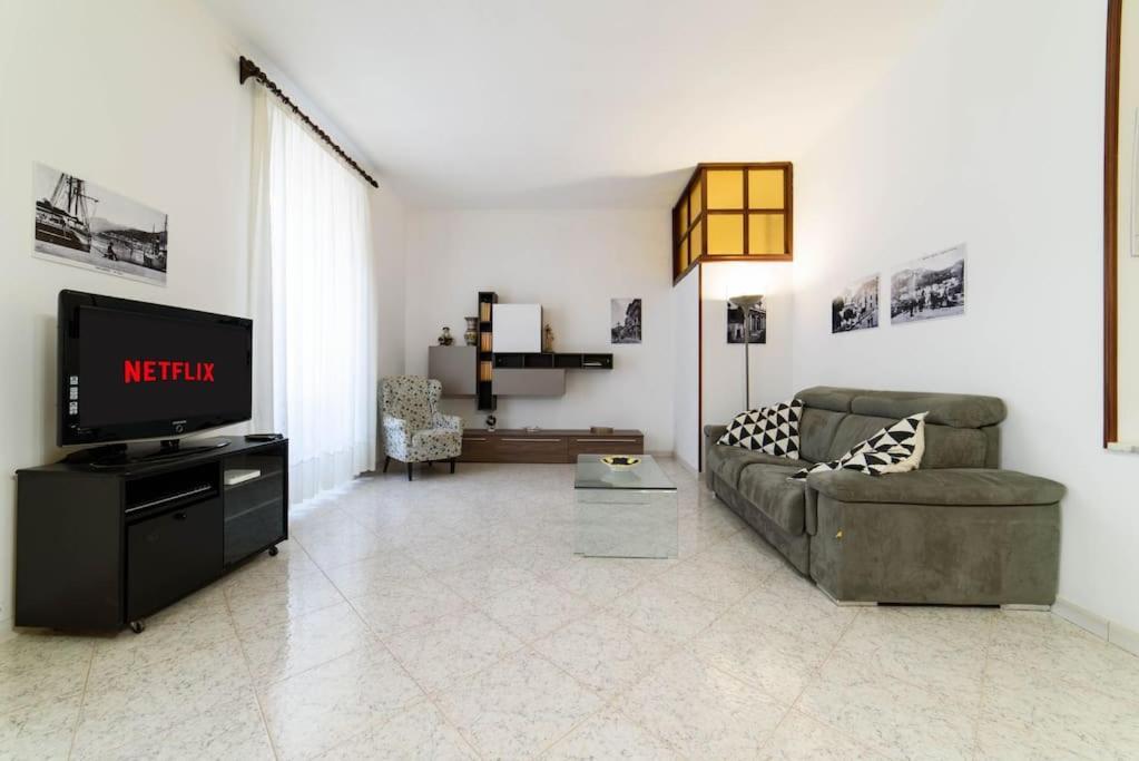 Casa Vacanze “In Centro” ซาแลร์โน ภายนอก รูปภาพ