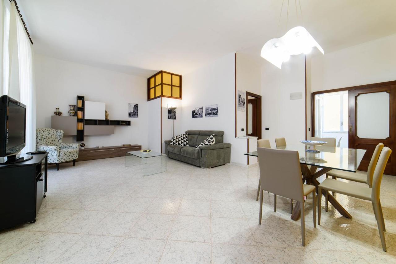 Casa Vacanze “In Centro” ซาแลร์โน ภายนอก รูปภาพ